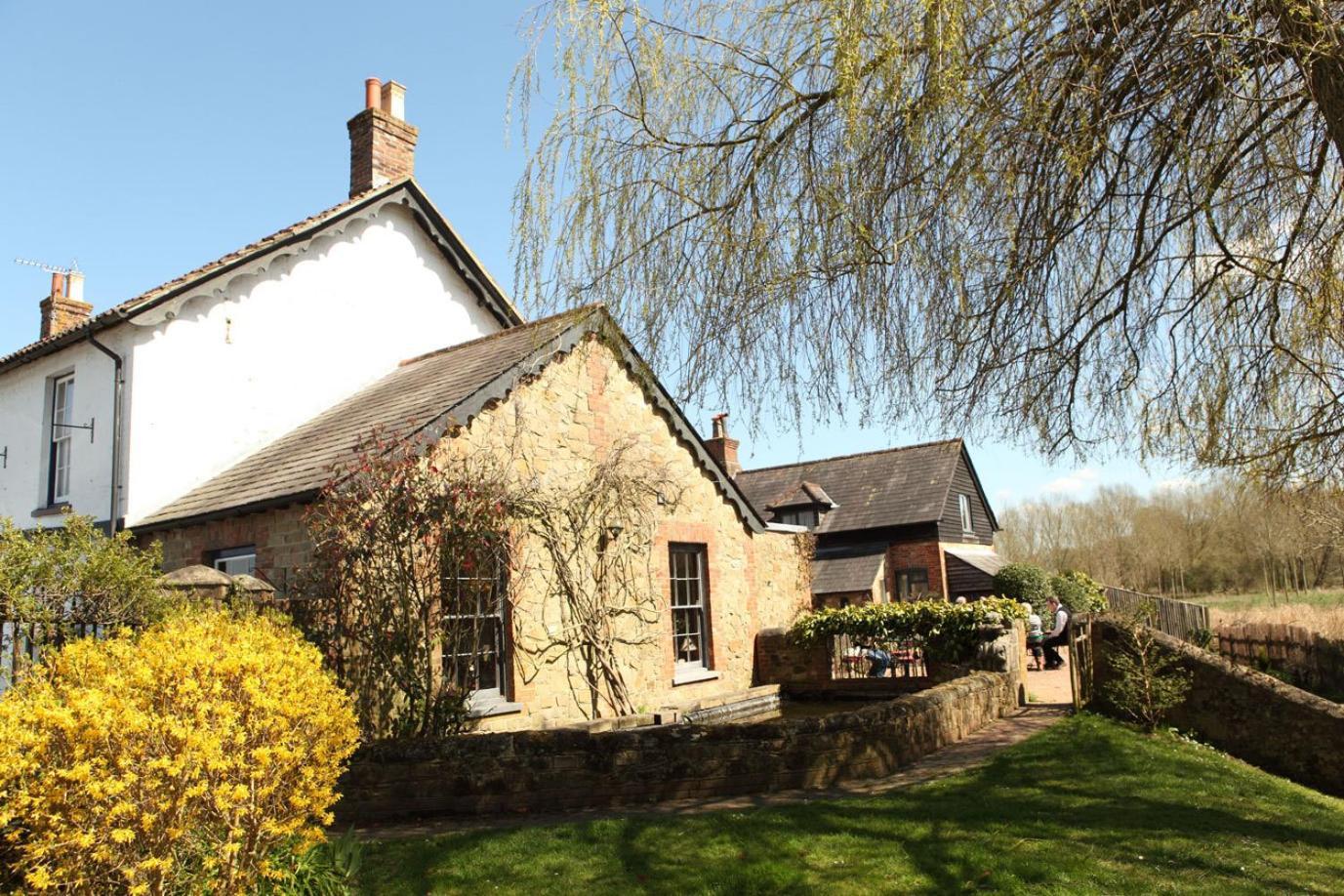 Badgers Inn Petworth Exterior photo